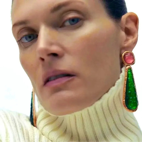 Selena Gomez Gold Resin Earrings - Picture 3 of 6